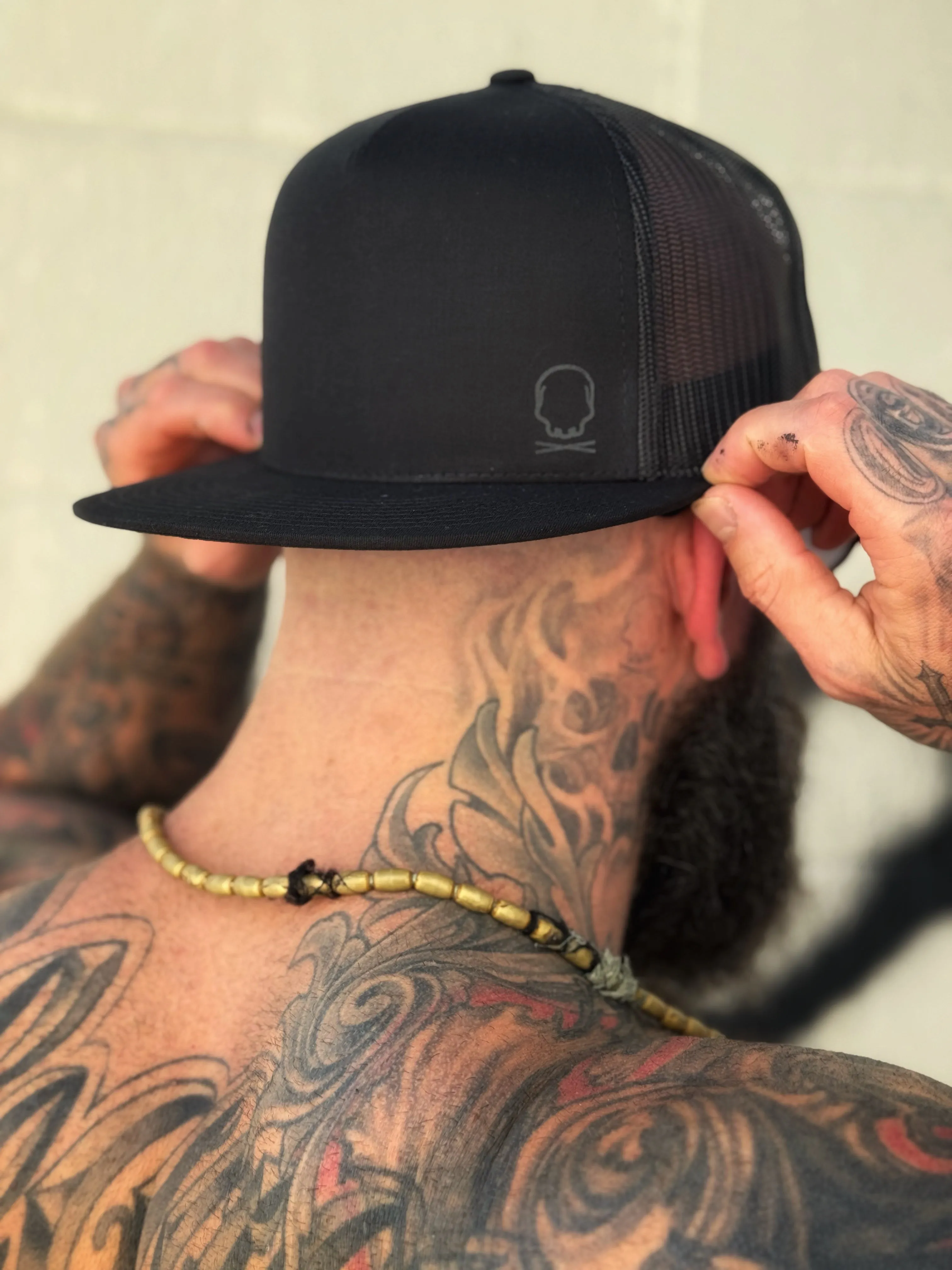 BAD INFLUENCE SIDE STYLE BLACK ON BLACK FLAT BILL HAT