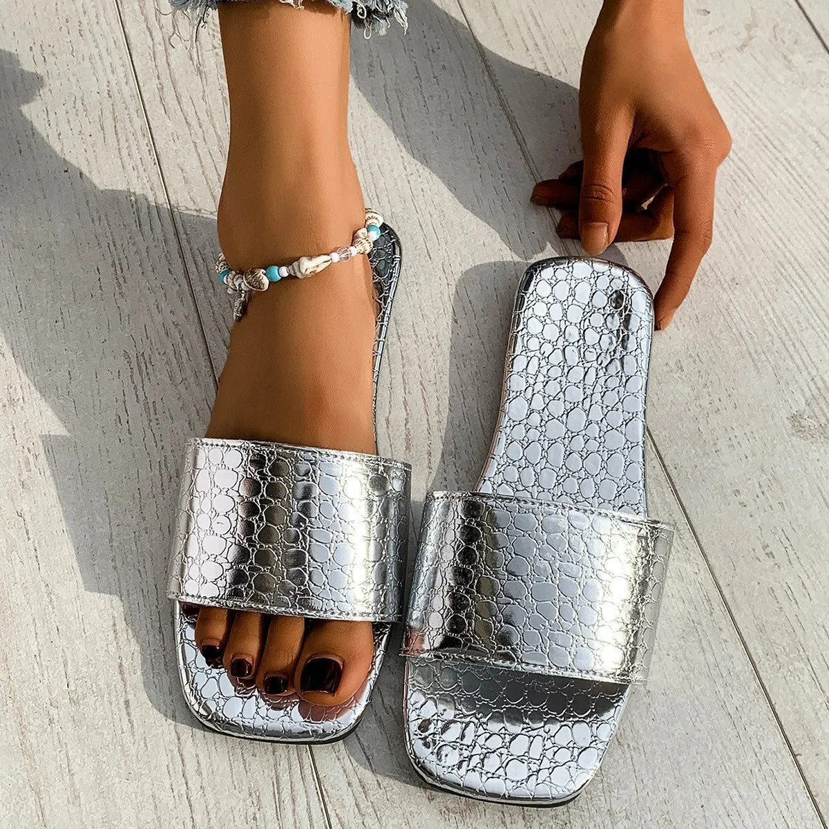Crocodile-textured Slide Slippers