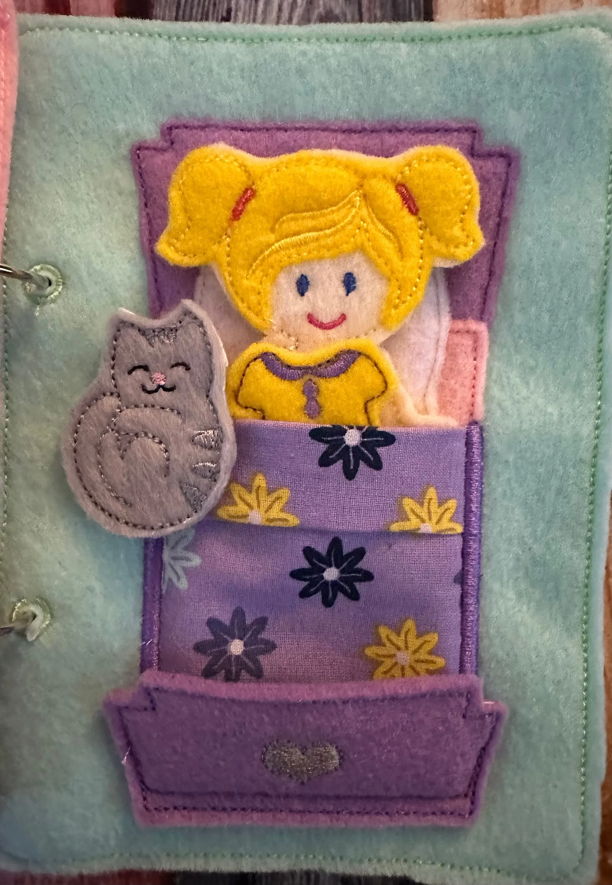 Felt Dollhouse Quiet Book - Toddler Quiet Activity Toy - Educational Gift For Girls - Learning Toy - Unpaper Doll