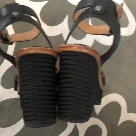 🧨HP🧨 UGG Wedge Sandals