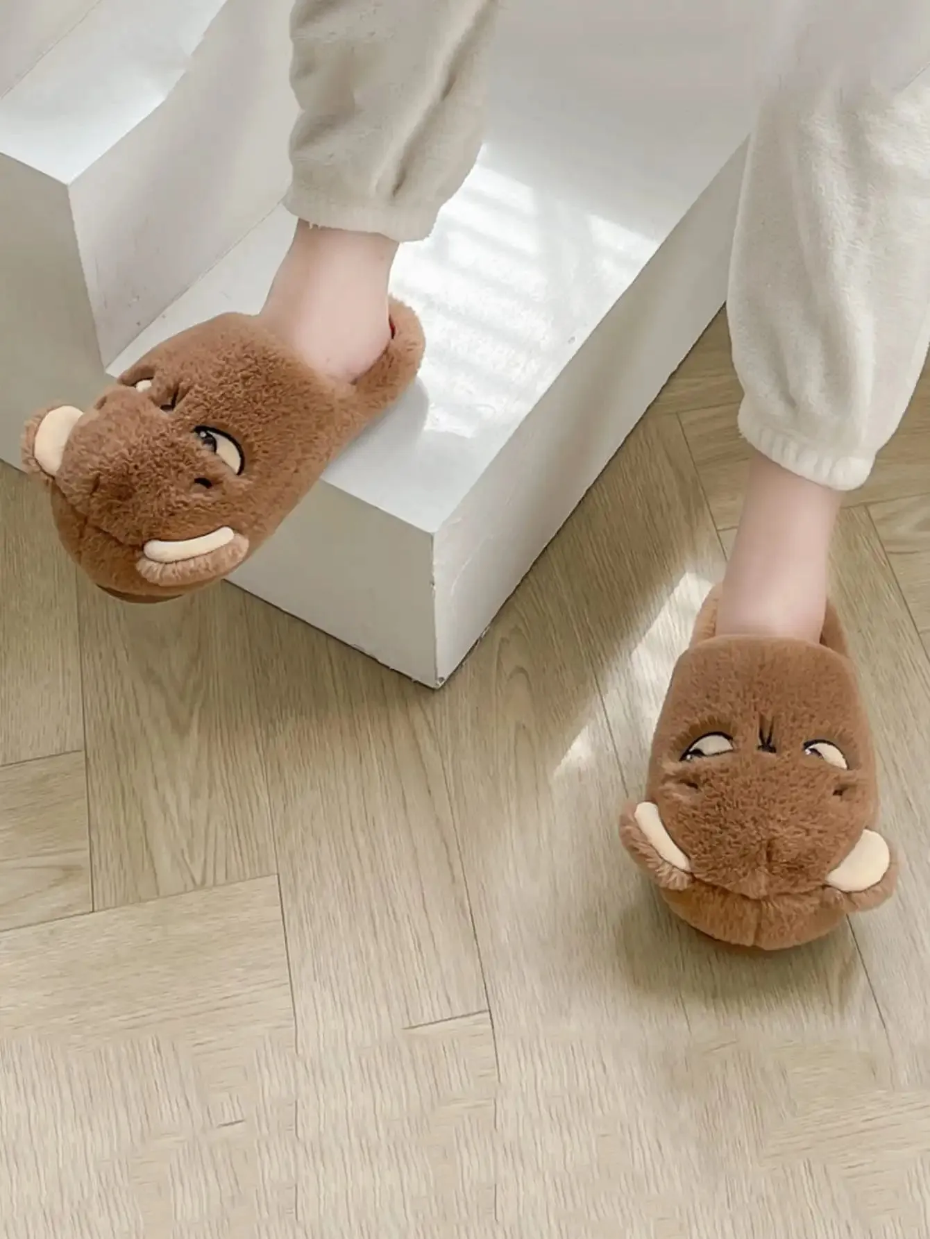 Kawaii Cartoon Men's Cozy Cotton Slippers 🐾✨ | Fun Indoor Footwear for Couples! 🏡❤️