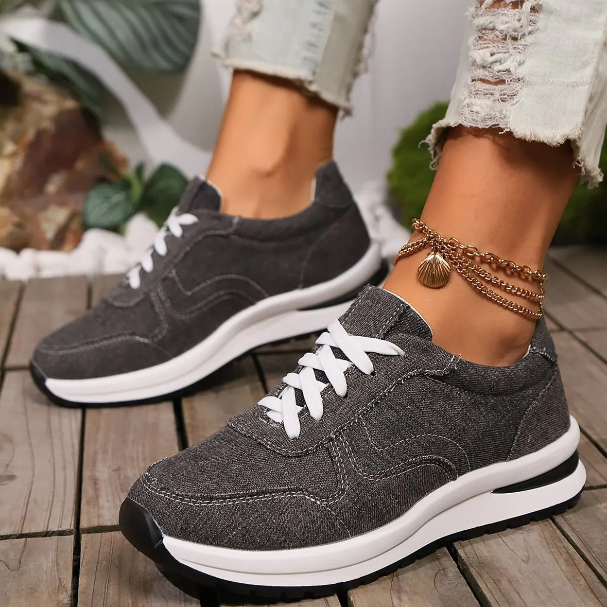 Lace Up Canvas Athletic
