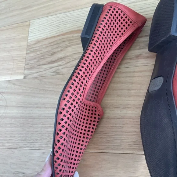 Me Too Adam Tucker Yale Flats In Coral Red