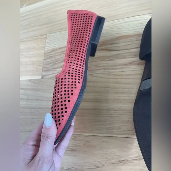 Me Too Adam Tucker Yale Flats In Coral Red