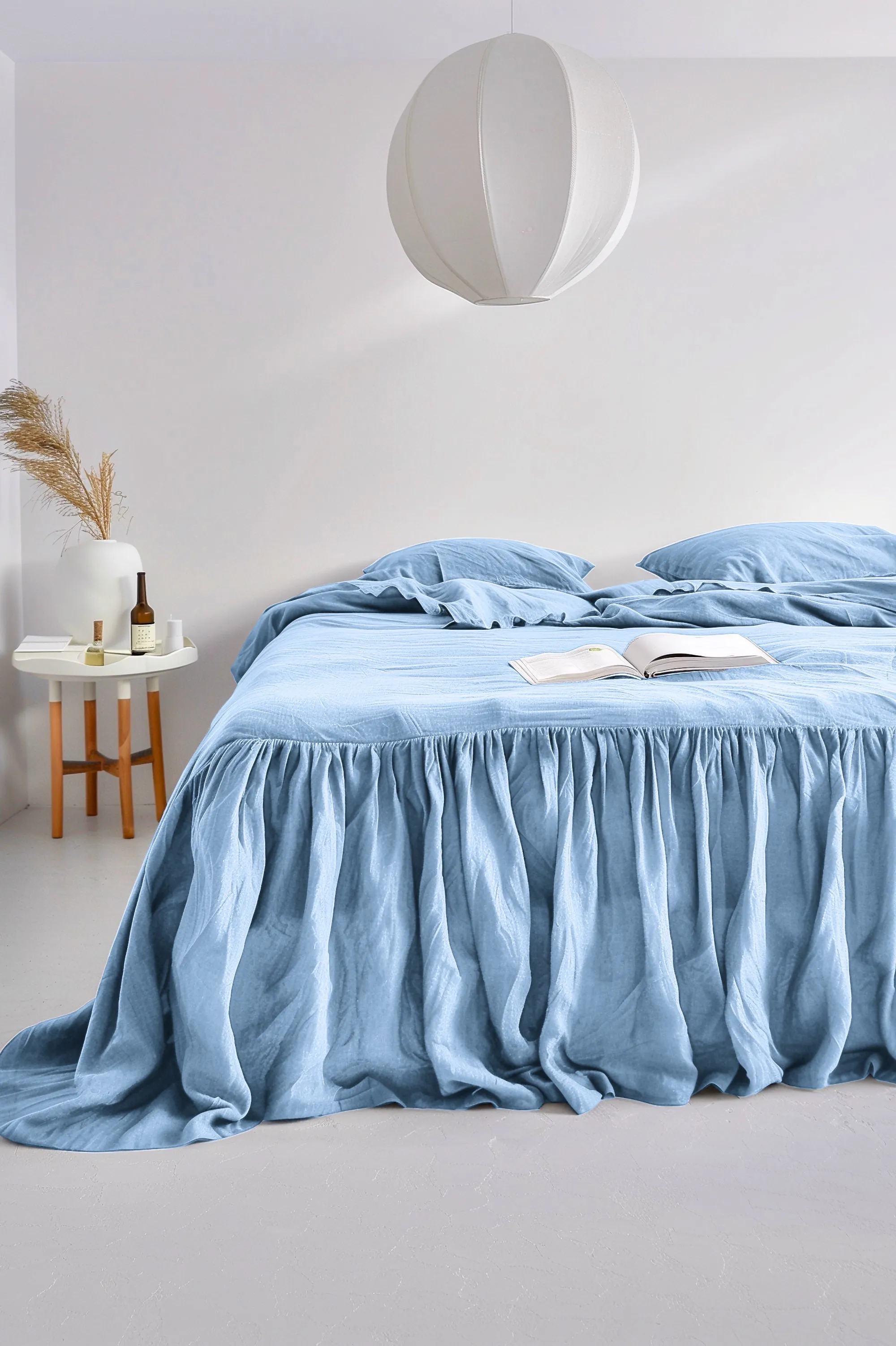 Ruffle bedskirt - light blue