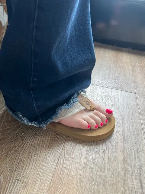 SHORELINE FLIP FLOPS