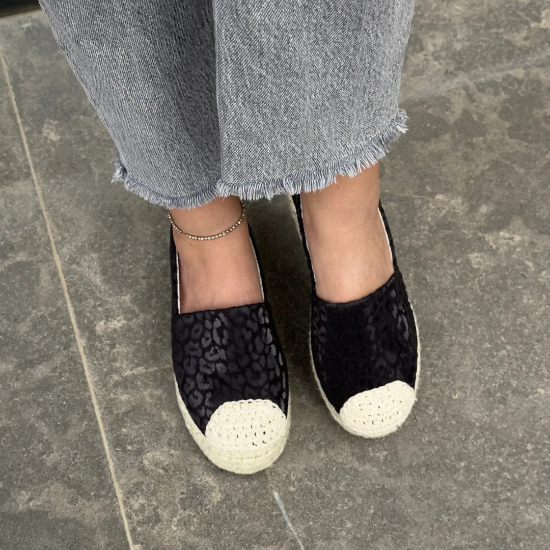 Velura Slipons
