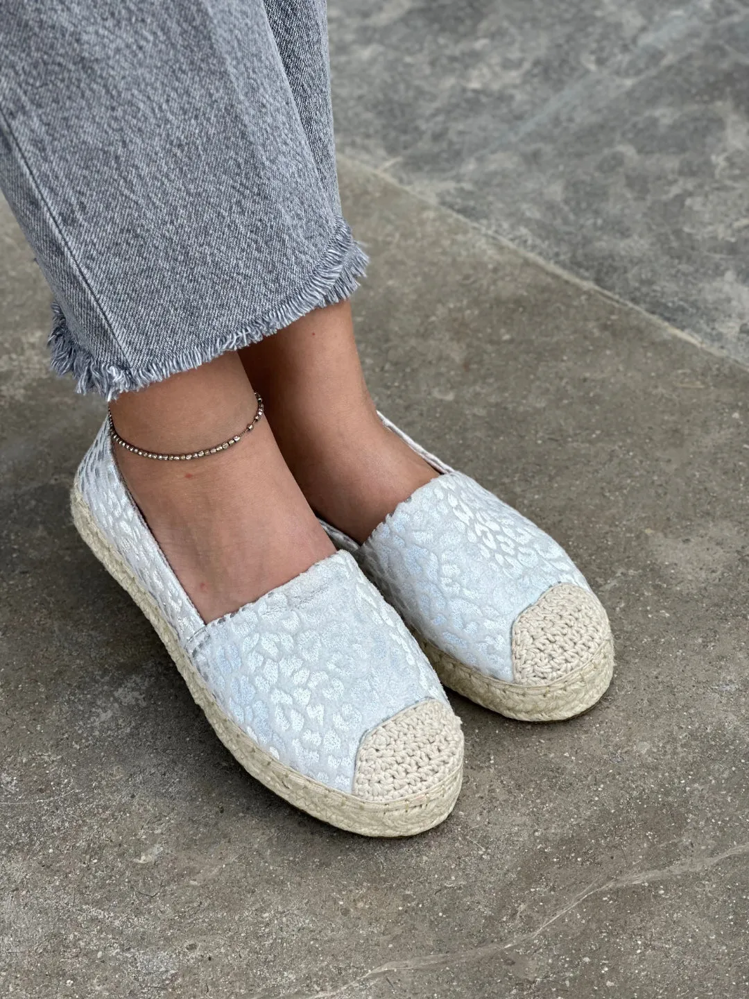 Velura Slipons