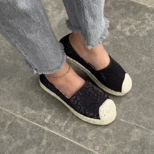 Velura Slipons